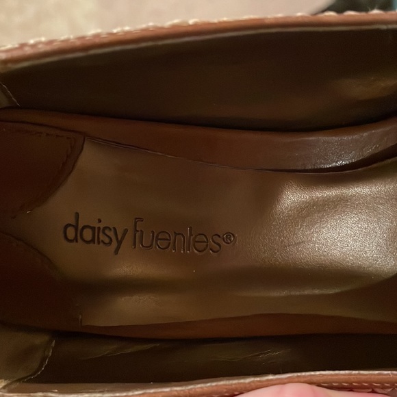 Brown peep-toe shoes with stitching detail - Picture 7 of 7